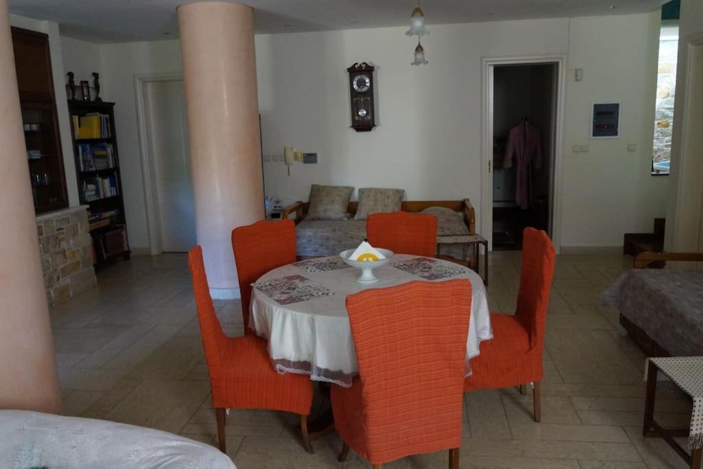 Apartment With A Garden, Bbq, Swimming Pool And Jacuzzi Dhrafi Exterior photo