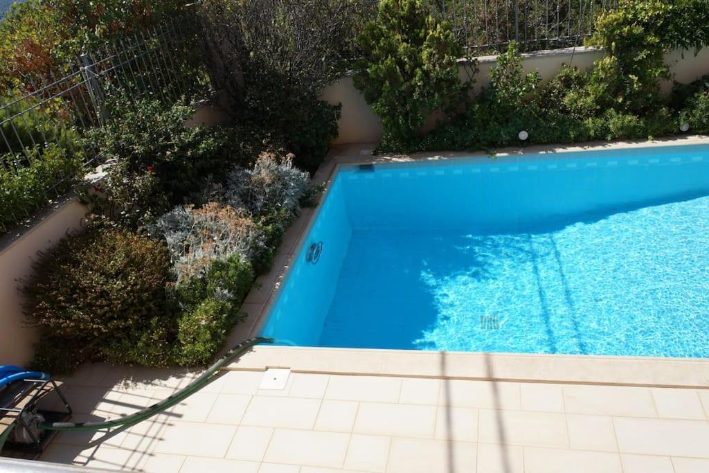 Apartment With A Garden, Bbq, Swimming Pool And Jacuzzi Dhrafi Exterior photo