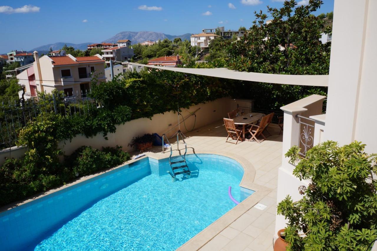 Apartment With A Garden, Bbq, Swimming Pool And Jacuzzi Dhrafi Exterior photo