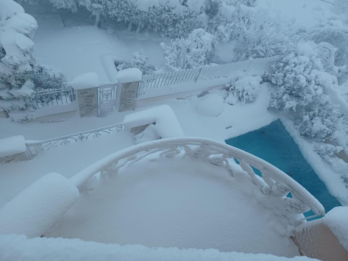 Apartment With A Garden, Bbq, Swimming Pool And Jacuzzi Dhrafi Exterior photo